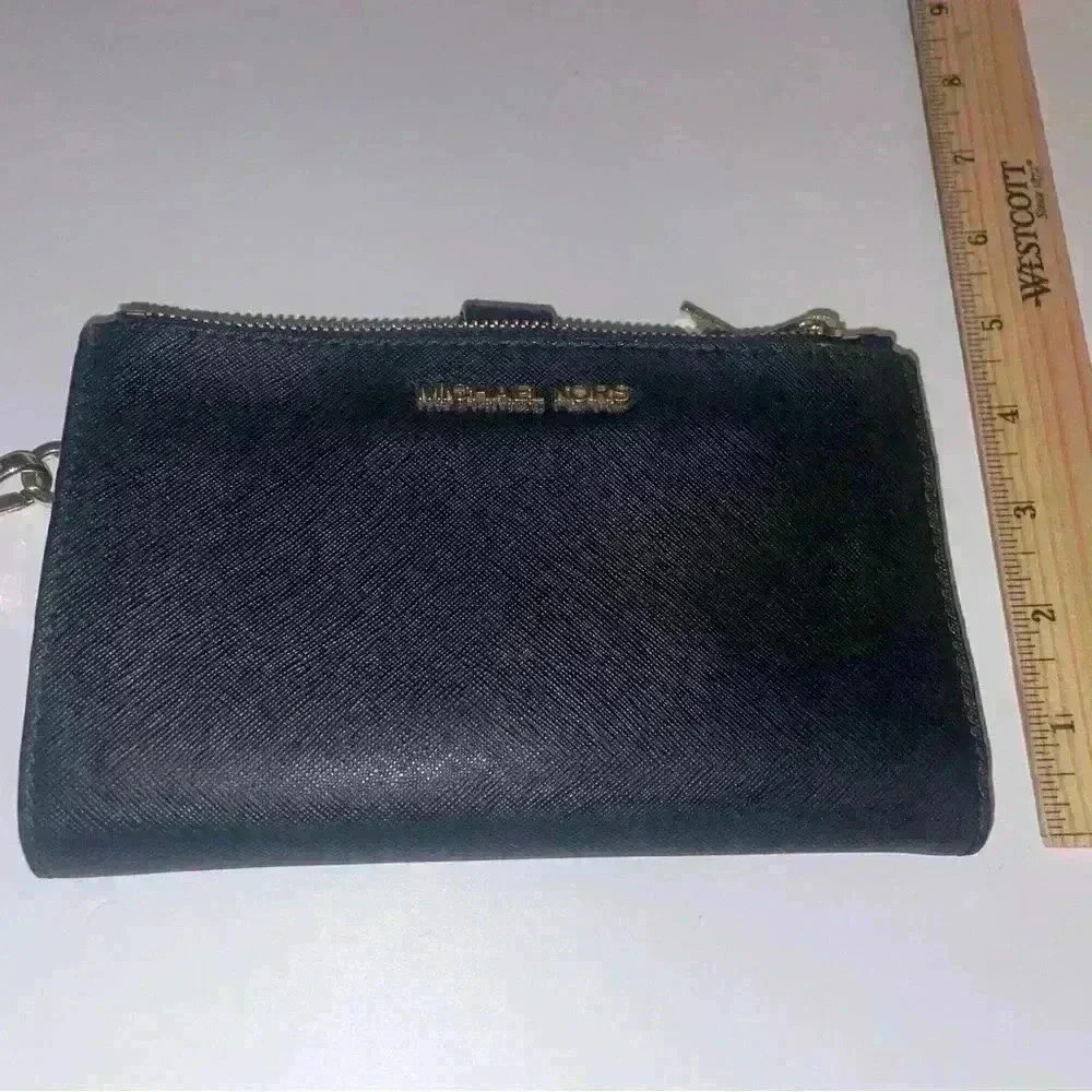 Micheal Kors double zip black wristlet - Picture 2 of 7